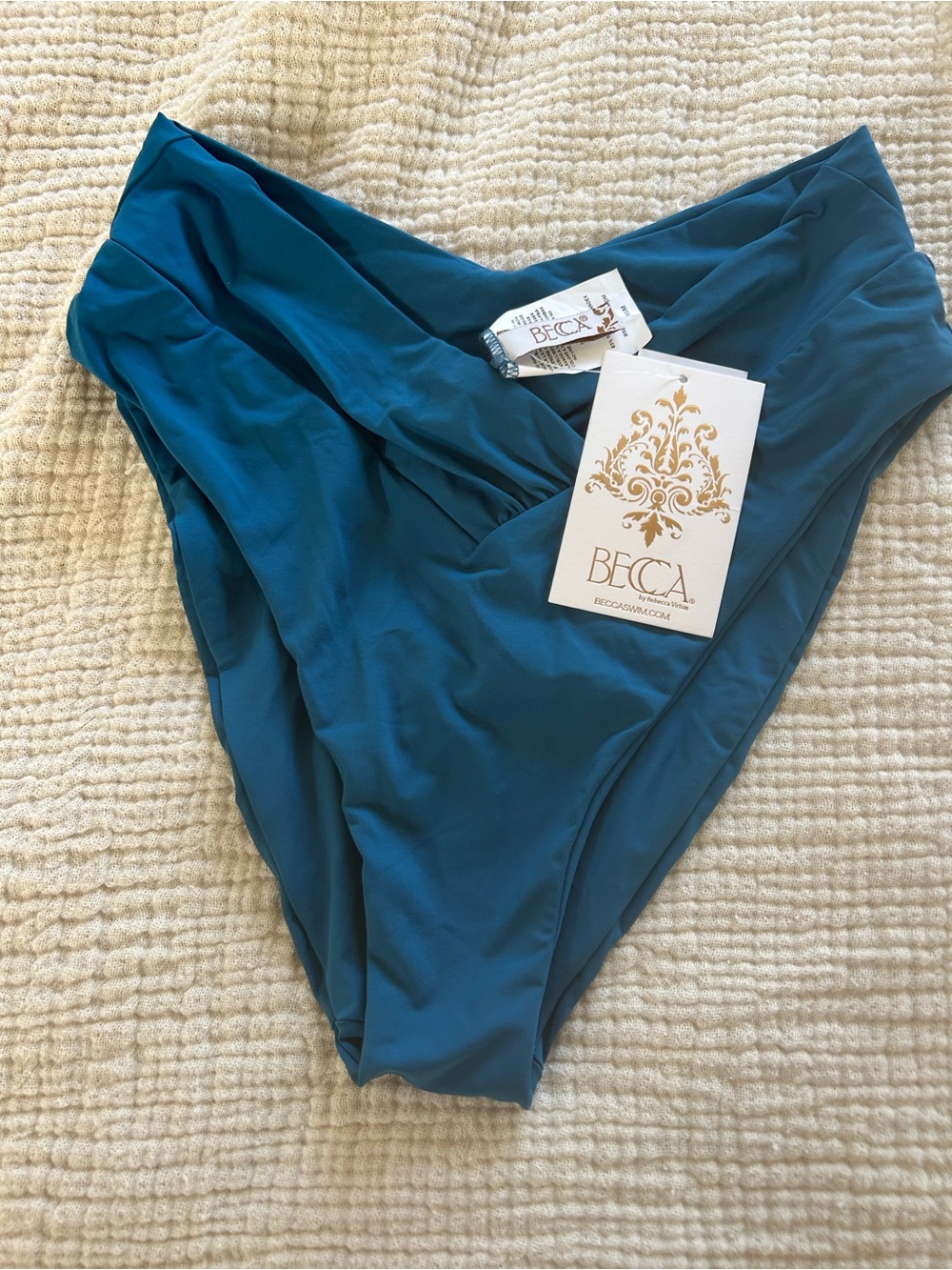 Becca Women’s Draped V Shirred Bikini Swim Bottoms Size Medium NWT. Blue